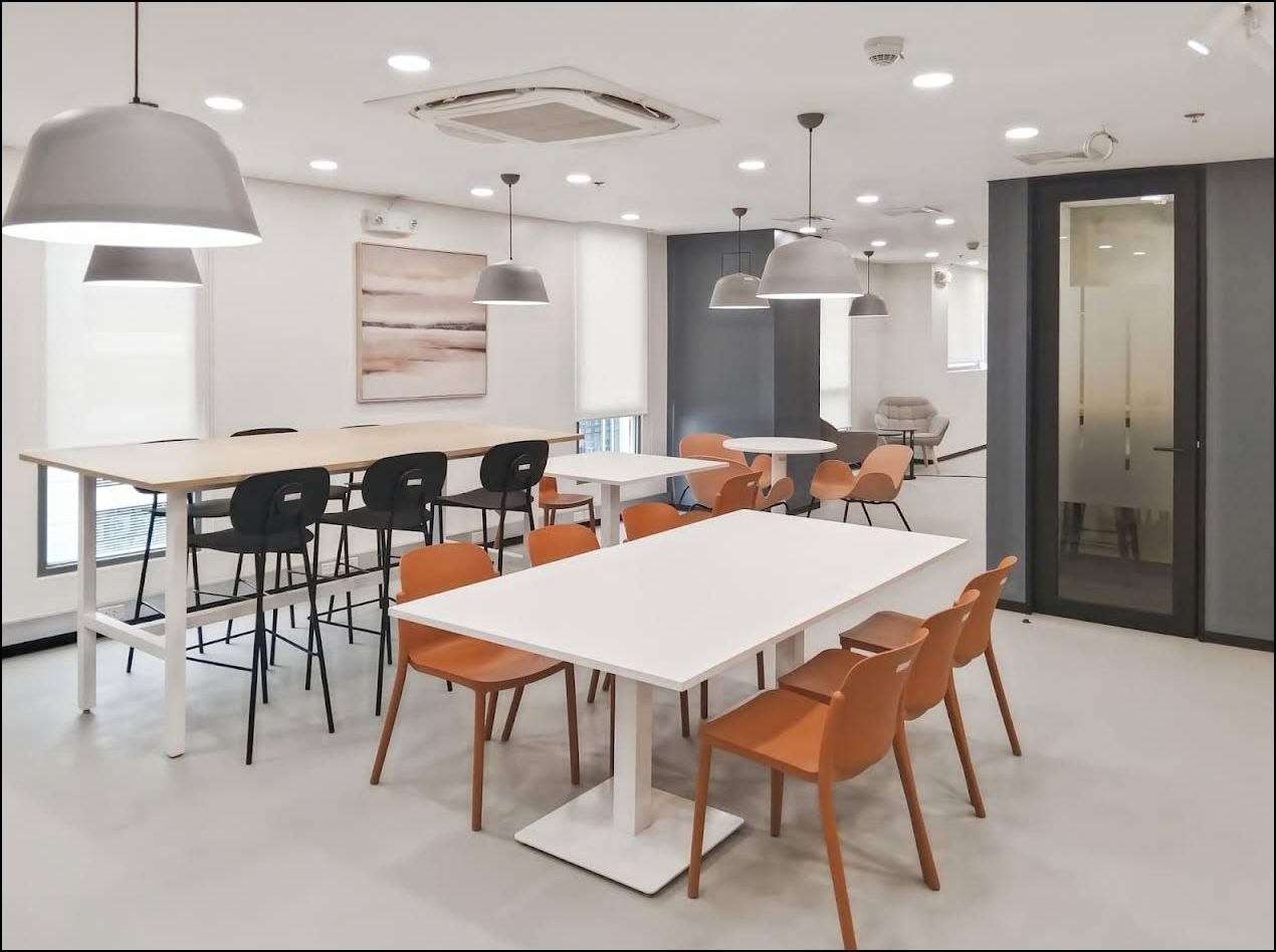 Regus — i2 Building workspace view 1