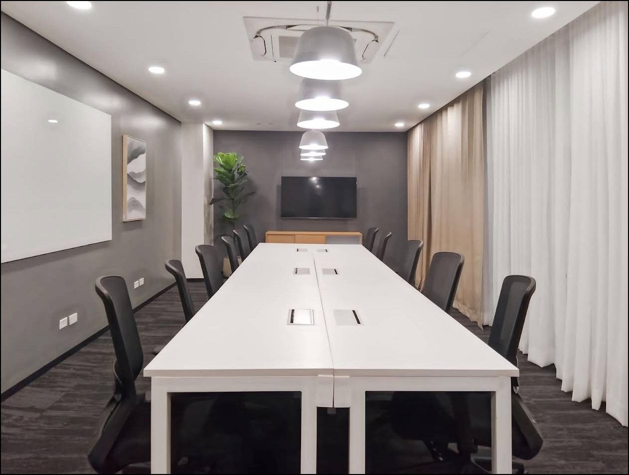 Regus — i2 Building workspace view 2